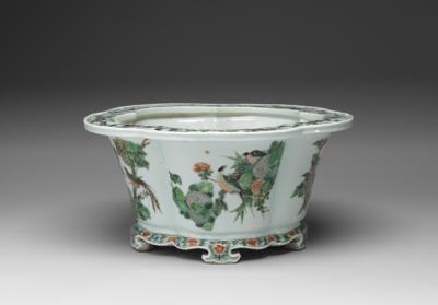 图片[2]-Flower pot with decoration of flowers and birds in wucai polychrome enamels, Qing dynasty, Kangxi reign (1662-1722)-China Archive